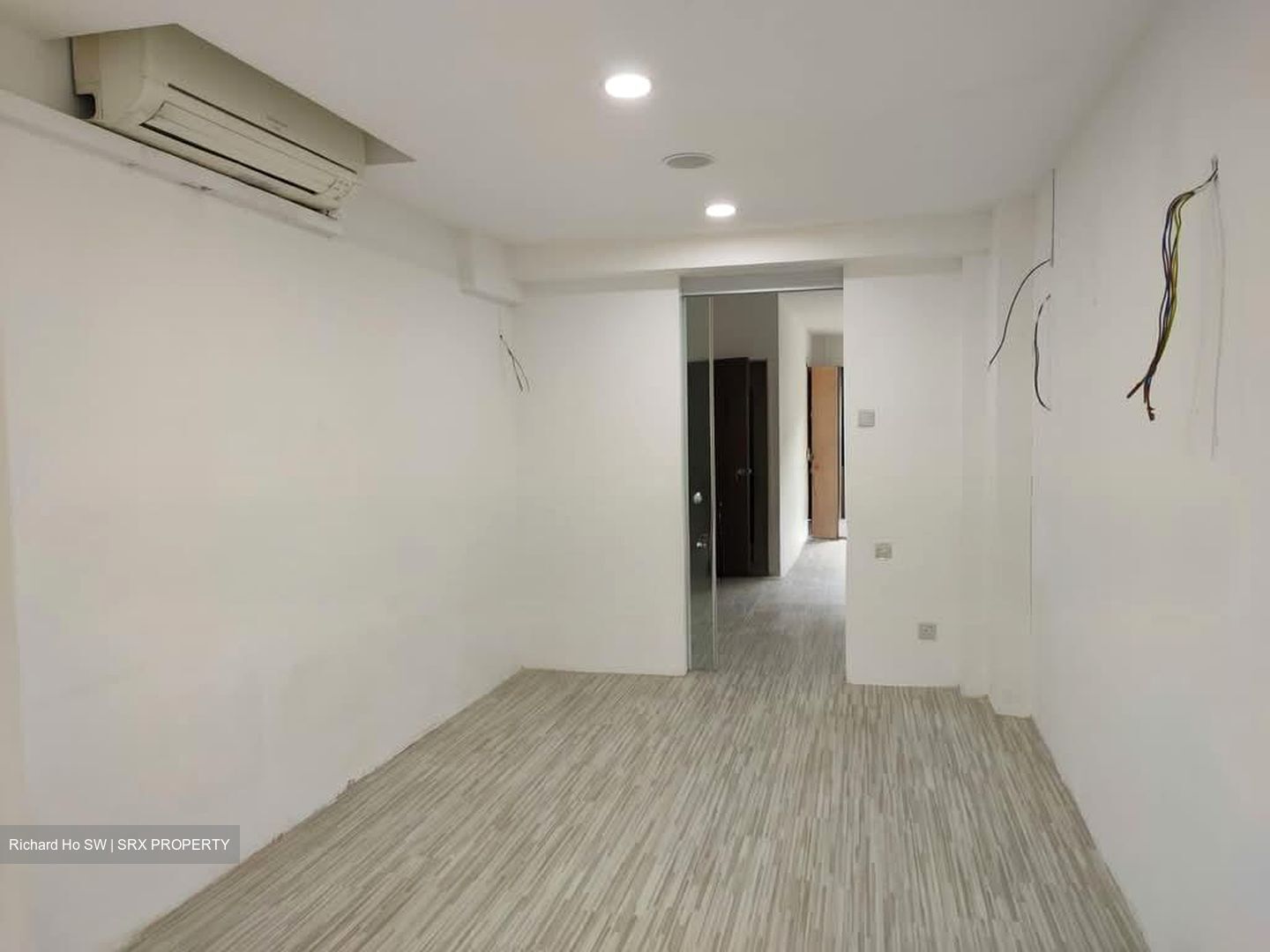 Upper Serangoon Shopping Centre (D19), Retail #568667771